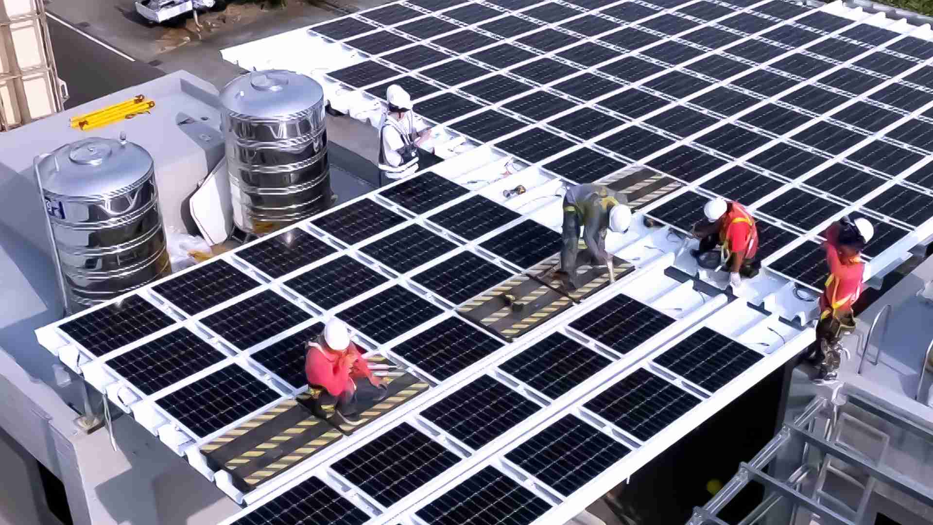 优游UB8着力于替代能源之技术研发，，，如光电浪板的相关制程、、、、设备与产品，，，，其中所开发之光电整合型浪板，，，减少传统金属支架安装，，，更提升耐候度，，可广泛运用于多元场域，，，并辅助建筑达到净零碳排目标